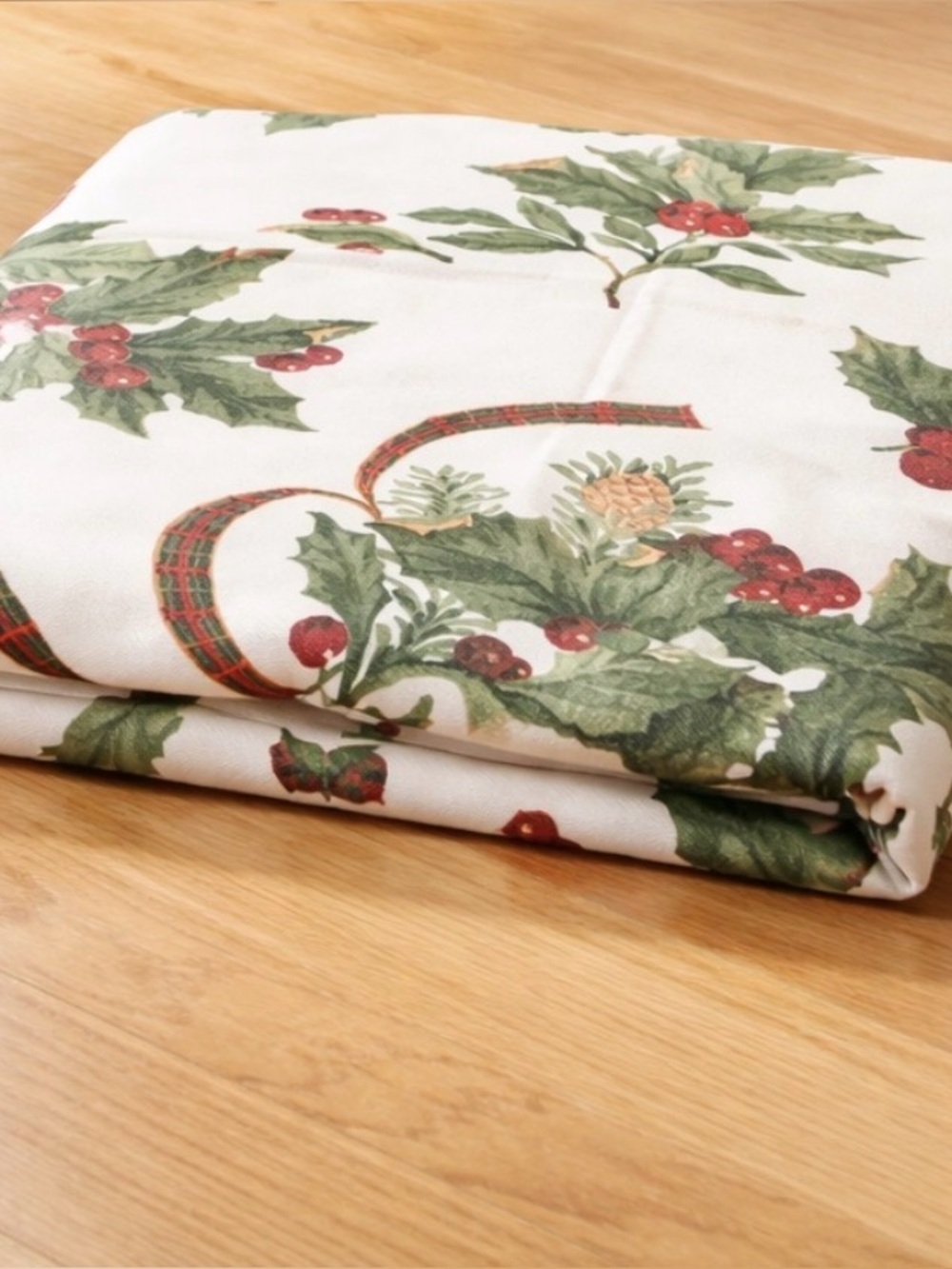 Quality Festive Christmas Holiday XL Tablecloth with Holly and Ribbon Design